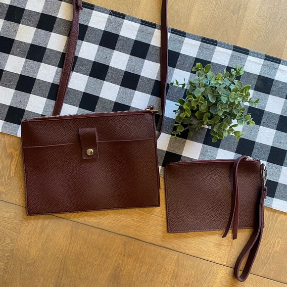 Handbags - Purse and Wristless Set